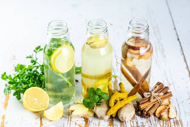 Winter detox drinks drinking vinegars with cinnamon, ginger and lemon